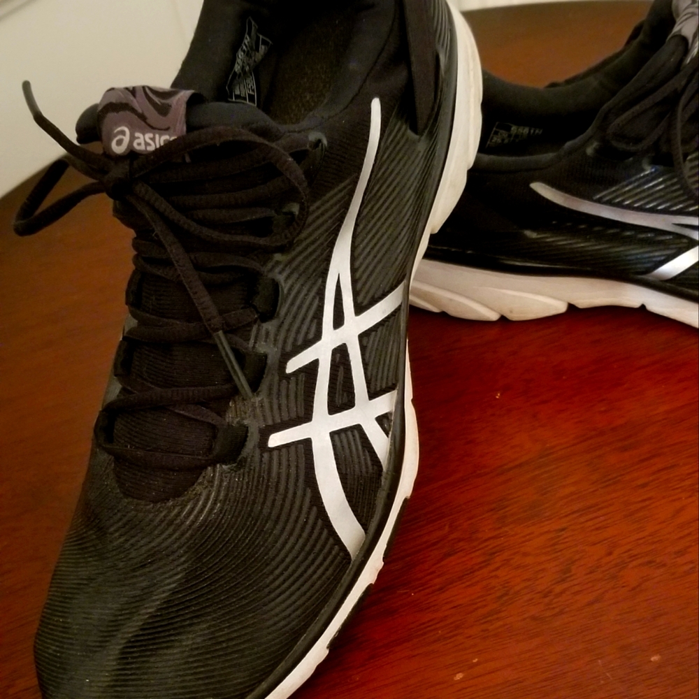 WOMENS ASICS 8.5